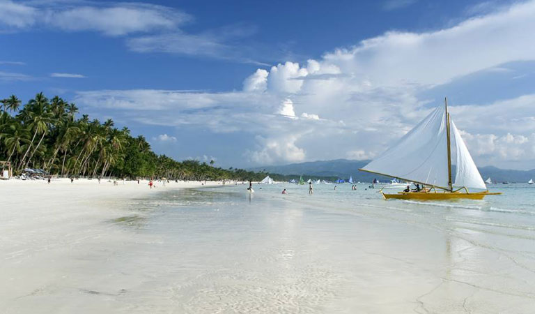 Filipíny ostrov Boracay bílé pláže